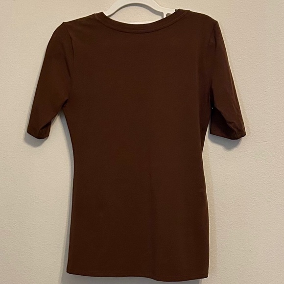 🌼3 for $20!🌼Women’s Brown Fitted Tee, Size Medium - Picture 2 of 5